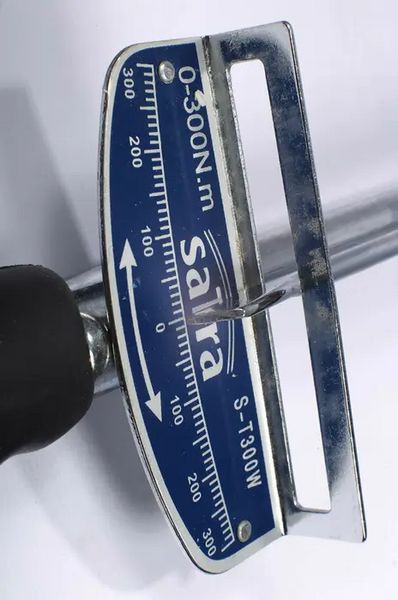 Ключ динамометрический стрелочный SATRA S-T300W Шпиндель 1/2" Точная шкала 0-300Нм Погрешность 19% Cr-Vсталь S-T300W фото