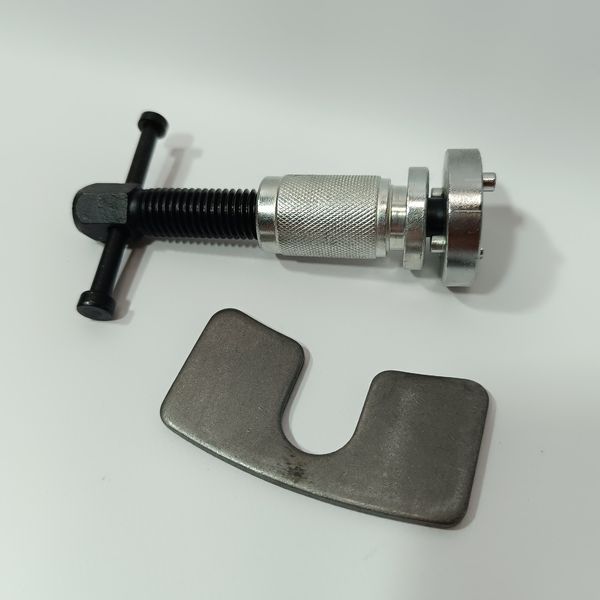 Инструмент для сжатия тормозных цилиндров Rewolt T6025 Инструмент для работы с тормозными суппортами RE T6025 фото